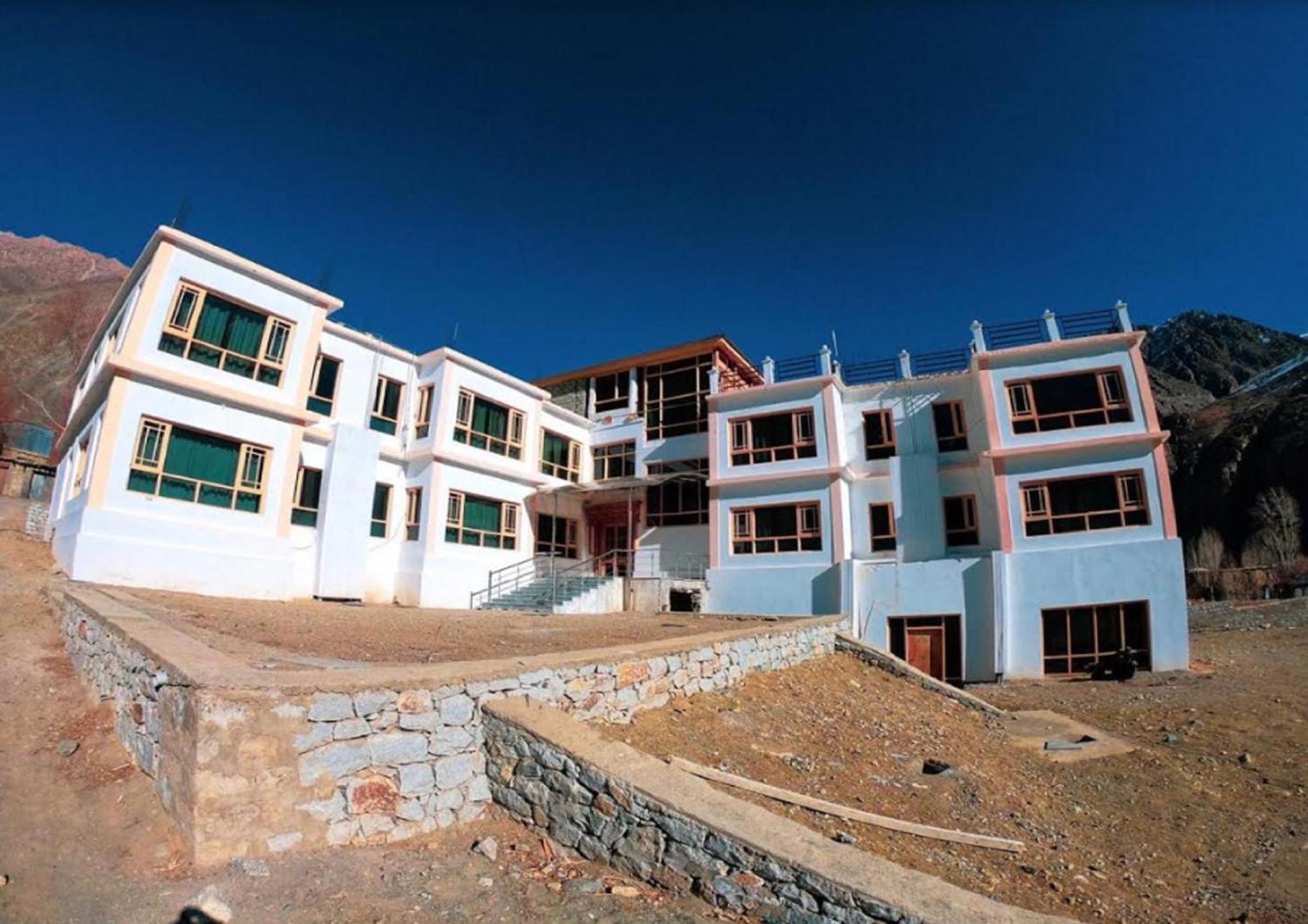 The Nun-Kun Residency Kargil Hotel Exterior foto
