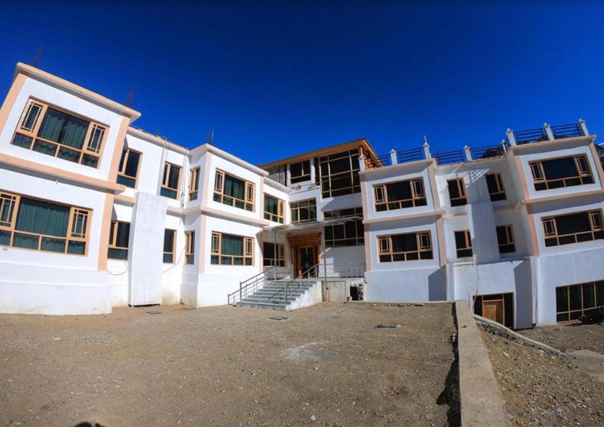 The Nun-Kun Residency Kargil Hotel Exterior foto